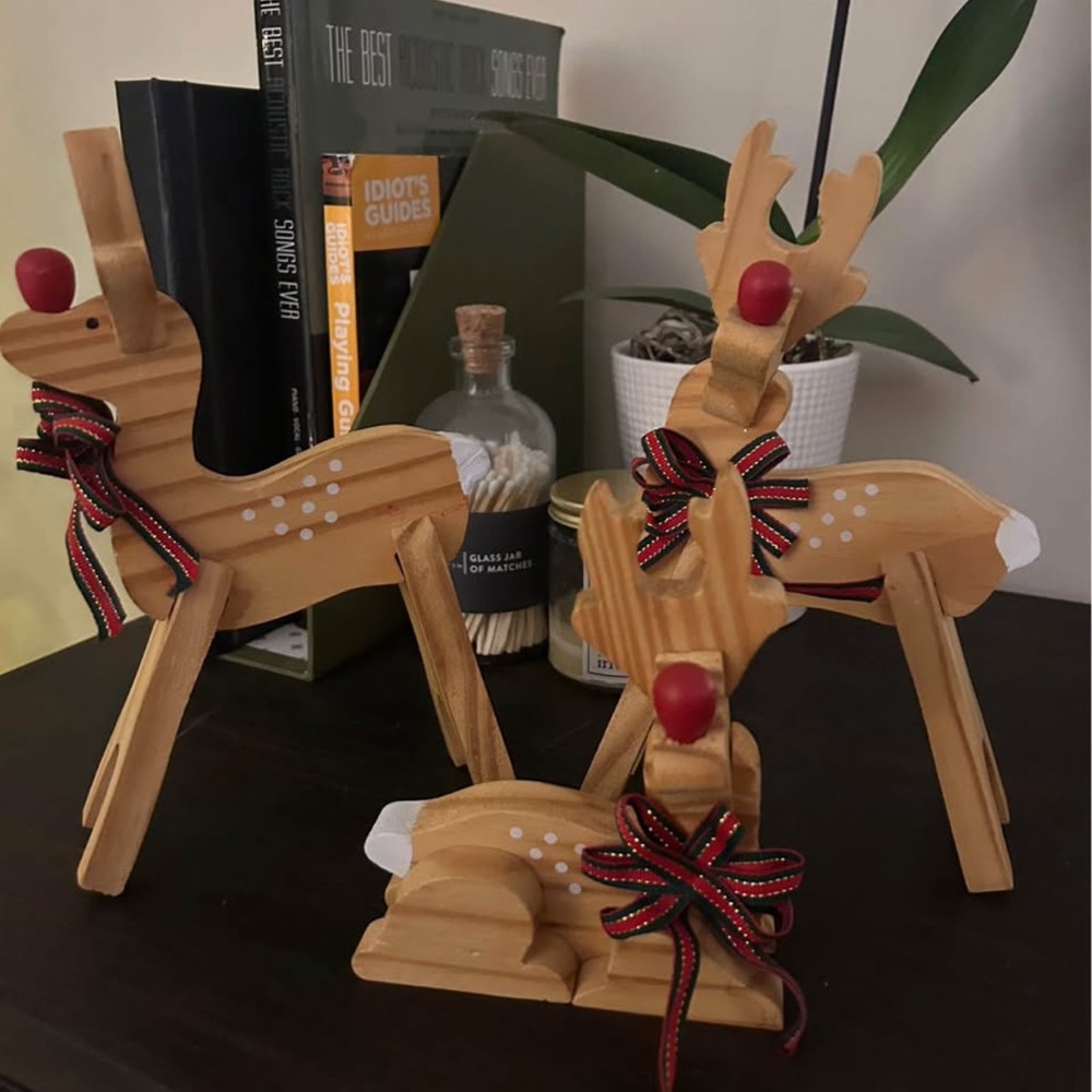 Wooden Reindeer Holiday Decor Set
